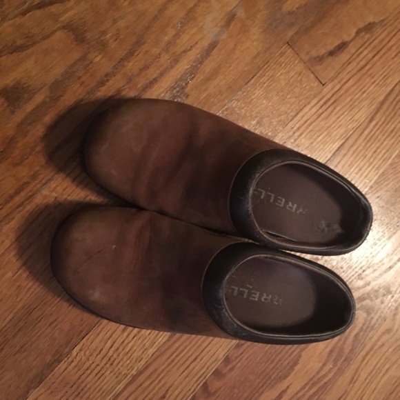 Merrill clogs