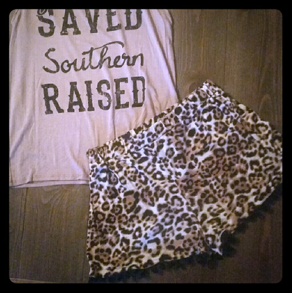 Leopard shorts with pom pom hem