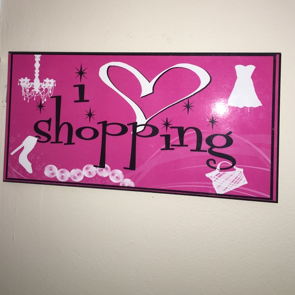"I love shopping" room decor