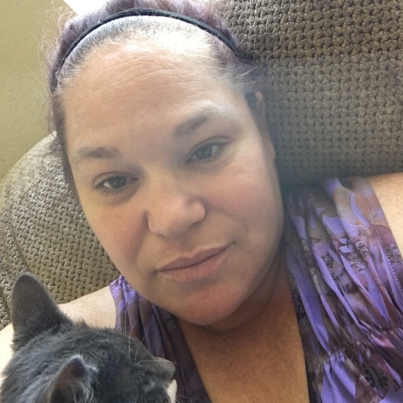 Meet your Posher, April - Picture 1 of 1