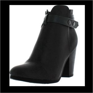 Breckelle's Block Heel Ankle Bootie