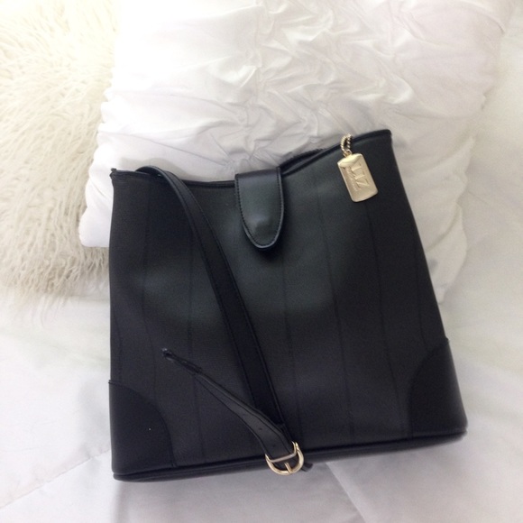 Liz Claiborne Handbags - Black Bucket Bag