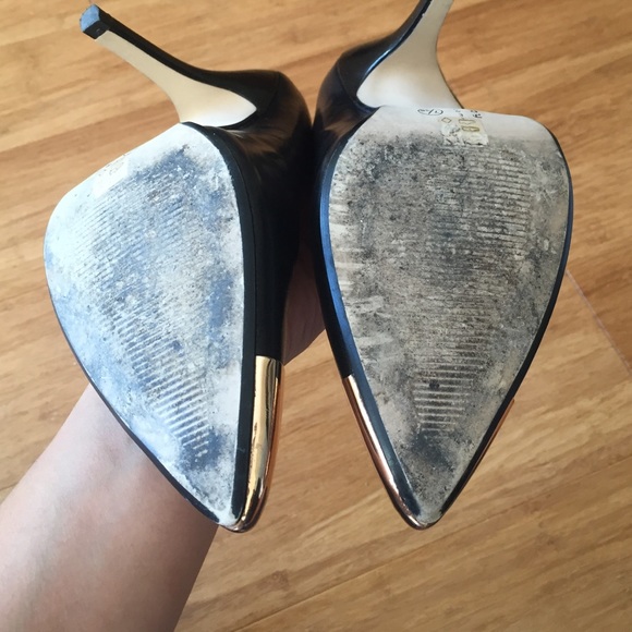 ⭐️HOST PICK ⭐️Gold cap toe heels - Picture 4 of 4