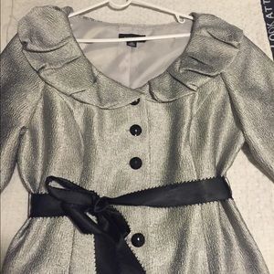 Metallic grey 3/4 sleeve blazer.