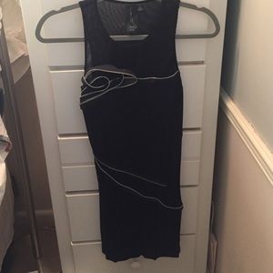 Loose fitting dress with decorative zippering