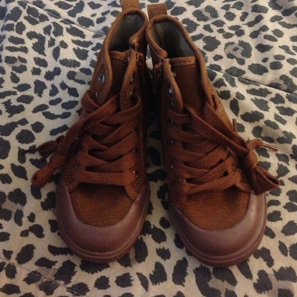 Toddler boy gap brand shoes