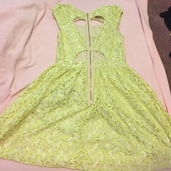 yellow floral lace dress - Picture 2 of 2