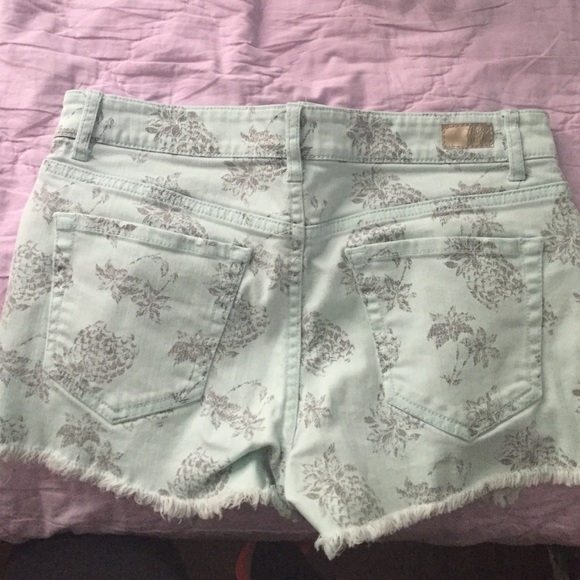 Floral high waisted shorts - Picture 2 of 3