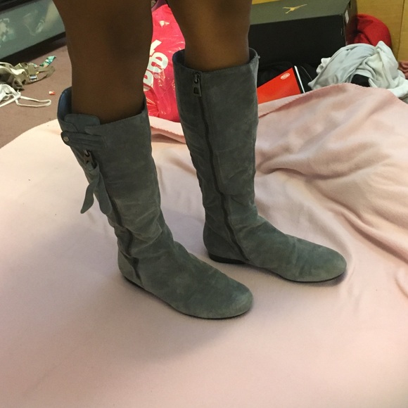 grey boots - Picture 2 of 3