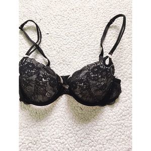 NWOT Victoria Secret lace push up bra