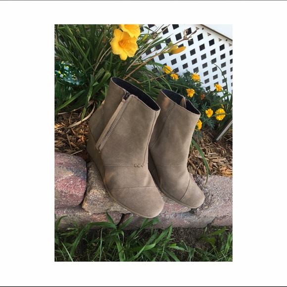 Brand new toms wedges!