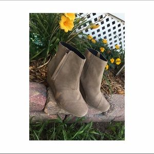 Brand new toms wedges!