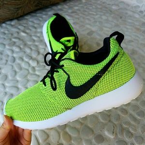 Nike Roshe Run size 8 women