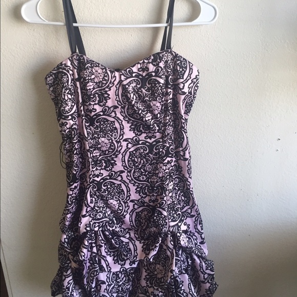 pink with black details dress! - Picture 1 of 1