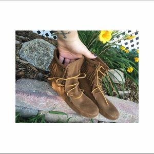 BRAND NEW Minnetonka booties