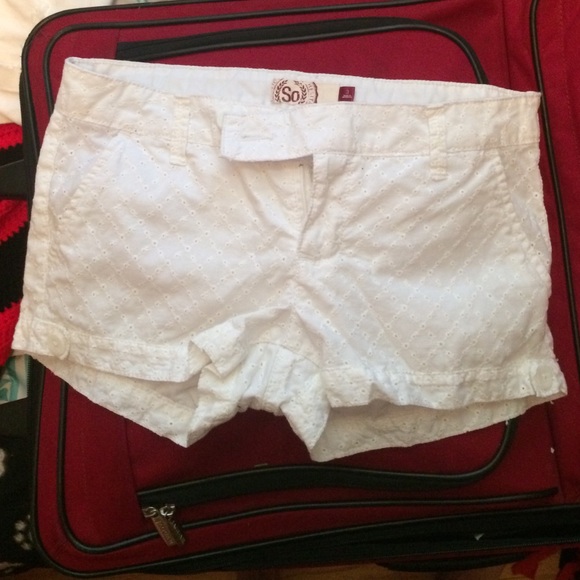 white shorts size 3