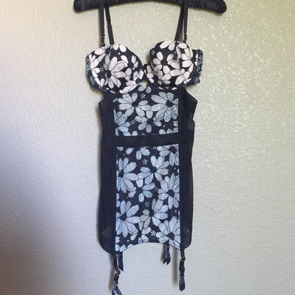 Lingerie corset (never worn)