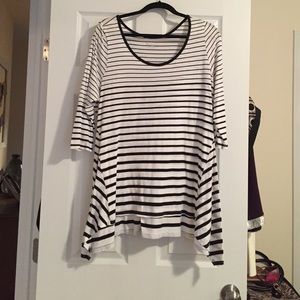 Three quarter length black and white shirt