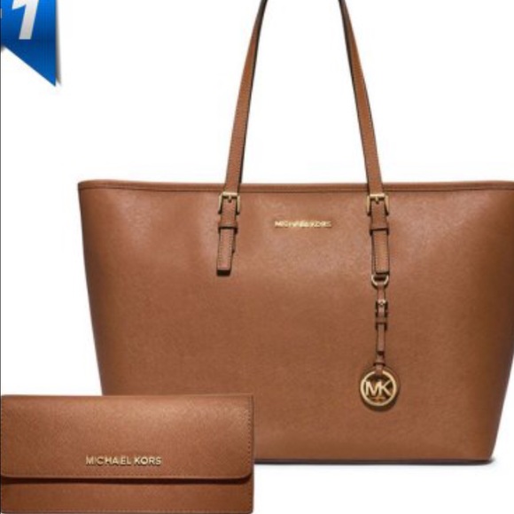 100%Authentic MK jet set.
