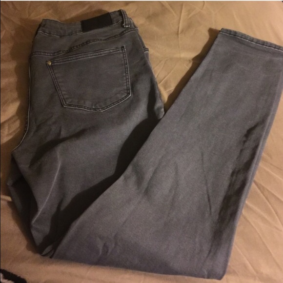 ✨H&M jeans Re-posh ✨
