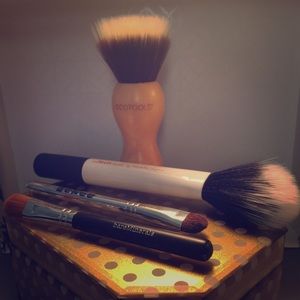 Lot of 4 Makeup Brushes Real Techniques Buxom Eco