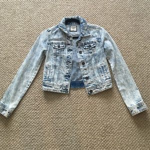 A never worn denim jacket