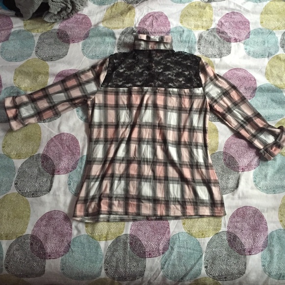 Button down plaid shirt - Picture 2 of 2