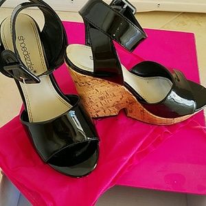 Shoedazzle black patent sandals
