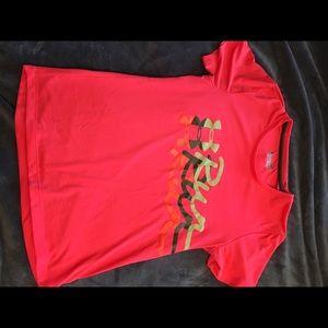 Like new Under Armour semi fitted T-shirt