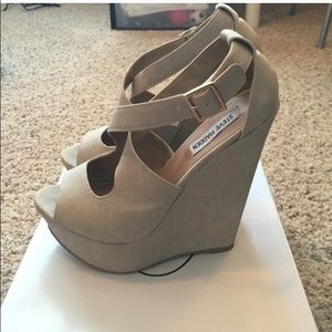 Steve Madden wedges in xternal bone