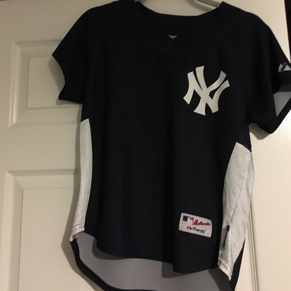 Yankees shirt