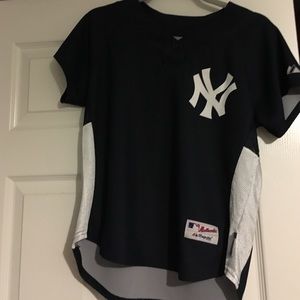 Yankees shirt