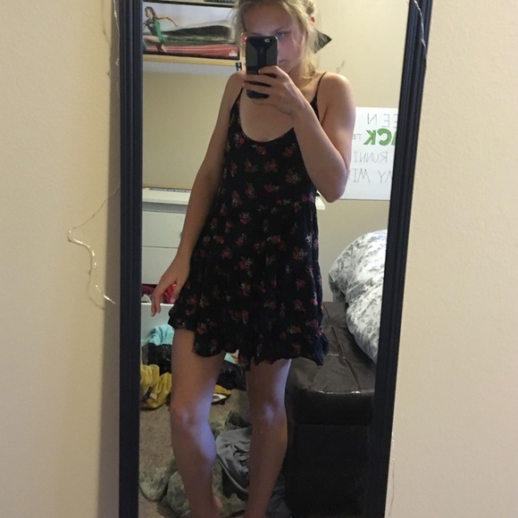 Brandy Melville dress - Picture 3 of 4