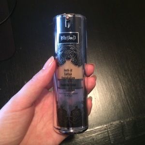 Kay Von D lock it foundation