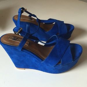 Vibrant blue Zara wedges size 7 fits like a 6.