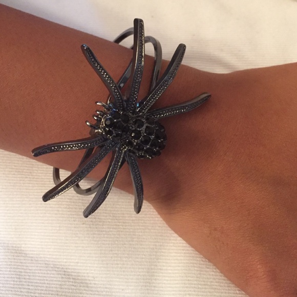 Spider necklace and bracelet set - Picture 4 of 4