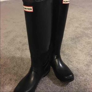Black matte hunter boots