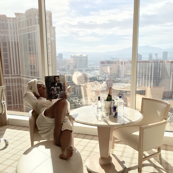 DON'T LET ANYONE TELL YOU OTHERWISE 💋 - Picture 3 of 4