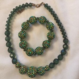 Set necklace and stretch bracelet