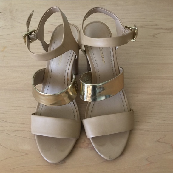 BCBG nude and gold stacked heeled sandals in EUC