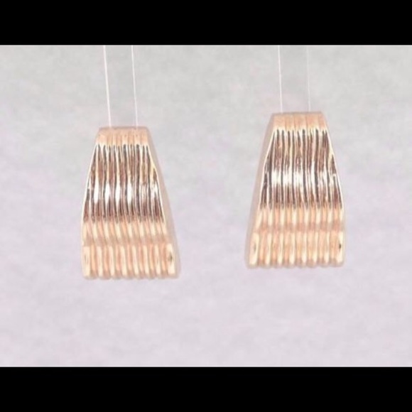 14k Yellow Gold Wave Design Stud Earrings - Picture 1 of 4