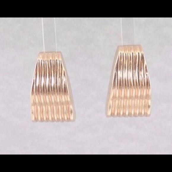 14k Yellow Gold Wave Design Stud Earrings - Picture 3 of 4