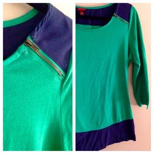 FLASH SALE! Navy & Green Zipper Detail Top