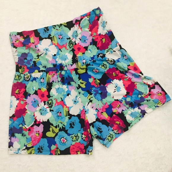 🎈4 for $20 🎈 Colorful print shorts - Picture 2 of 3