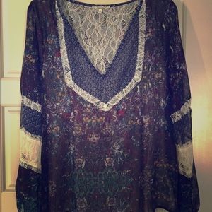 Boutique top with lace