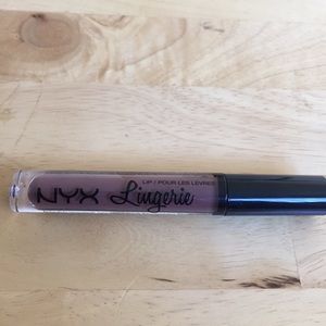 Nyx Lip Lingerie in Teddy