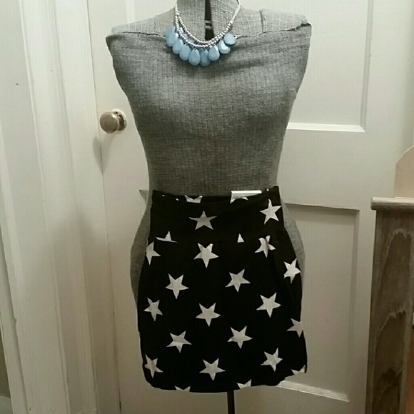 NWT - High waisted skirt size S