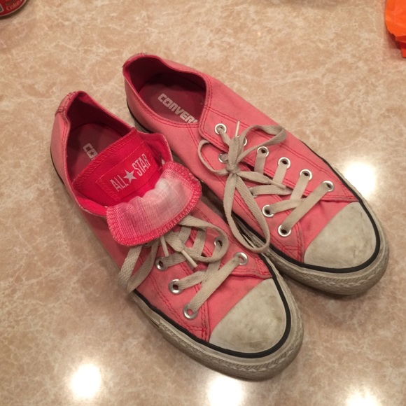 salmon colored converse