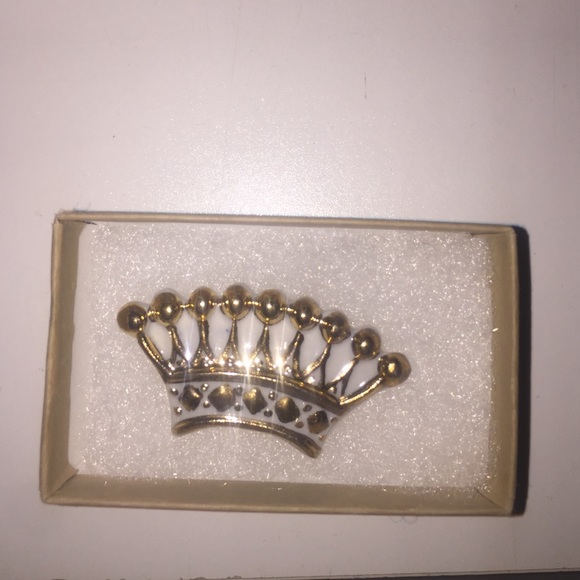 Vintage gold crown pin