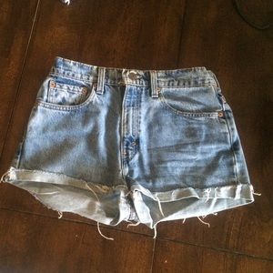 Levi Denim cut- off shorts